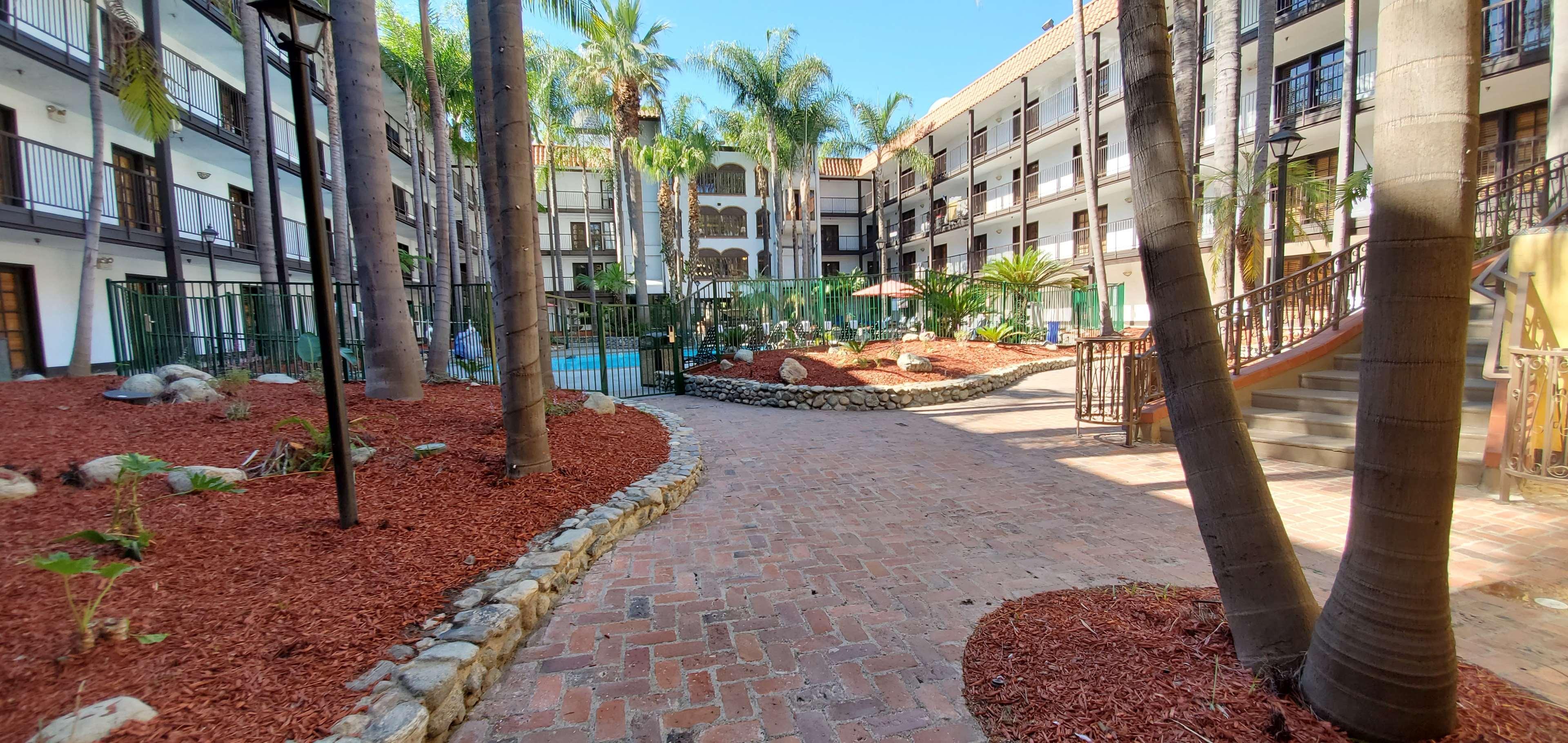 Buena Park Grand Hotel & Suites Extérieur photo